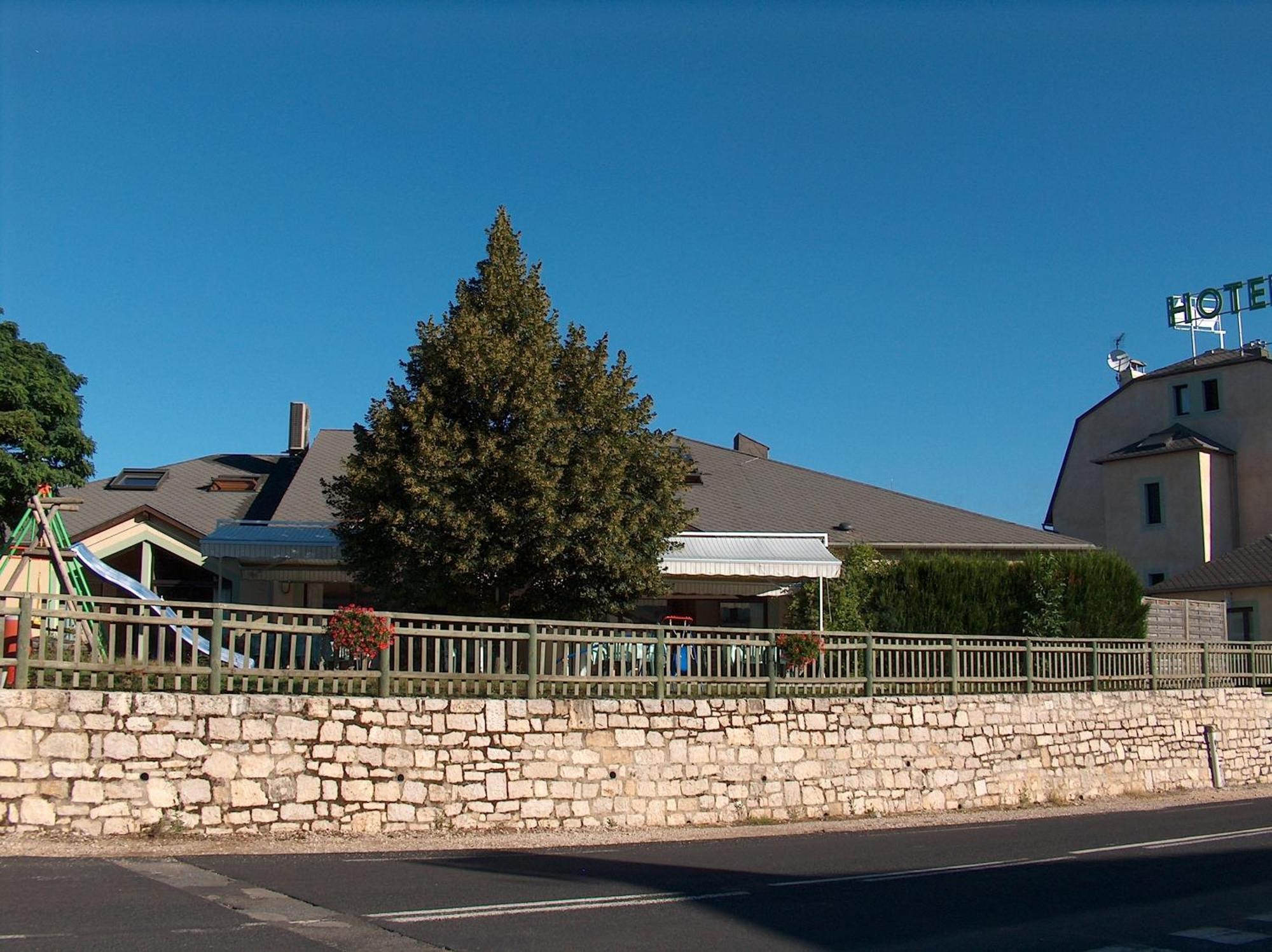 Hotel-Restaurant Le Calice Du Gevaudan - A75 Banassac Dış mekan fotoğraf