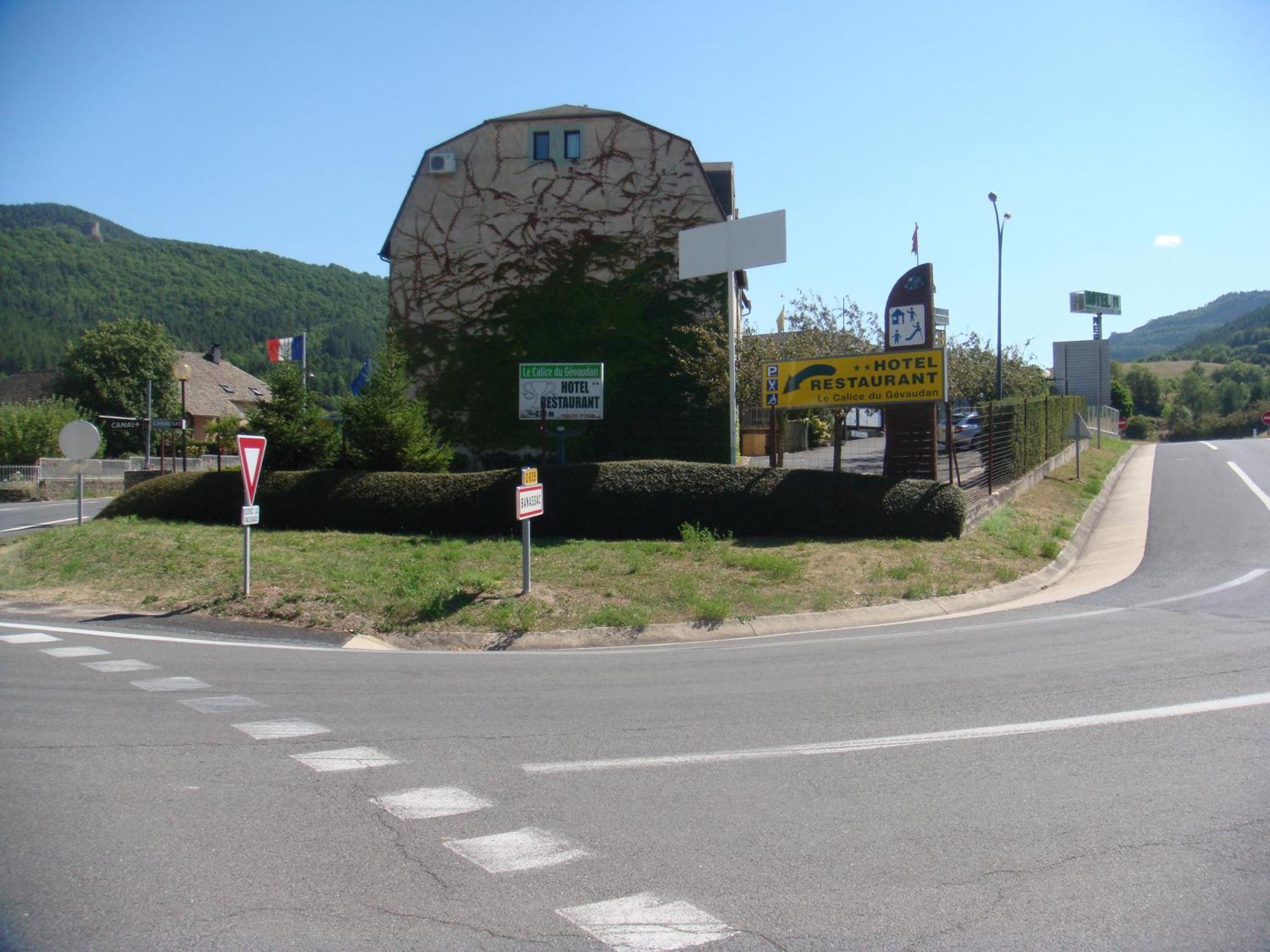 Hotel-Restaurant Le Calice Du Gevaudan - A75 Banassac Dış mekan fotoğraf