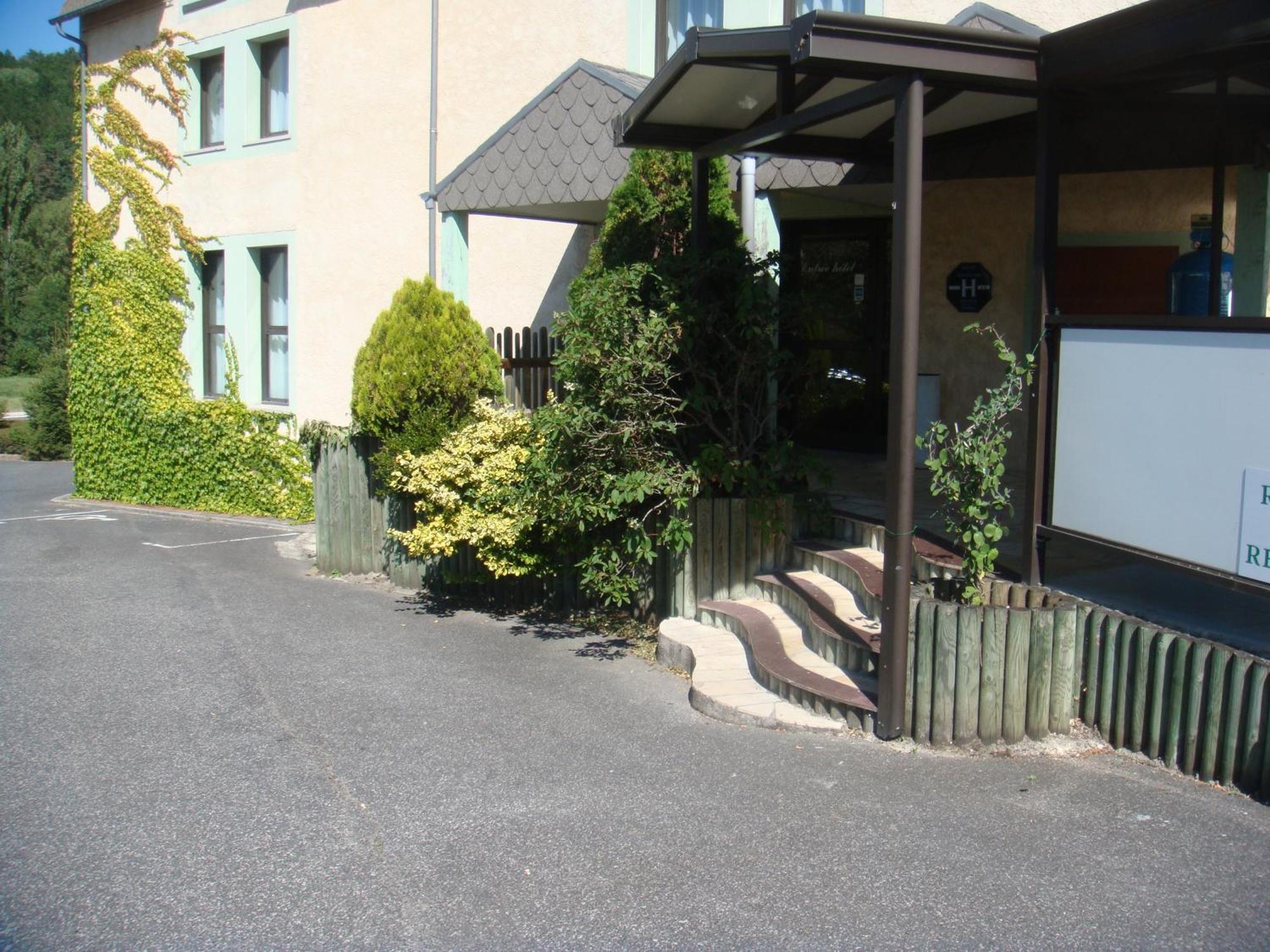 Hotel-Restaurant Le Calice Du Gevaudan - A75 Banassac Dış mekan fotoğraf