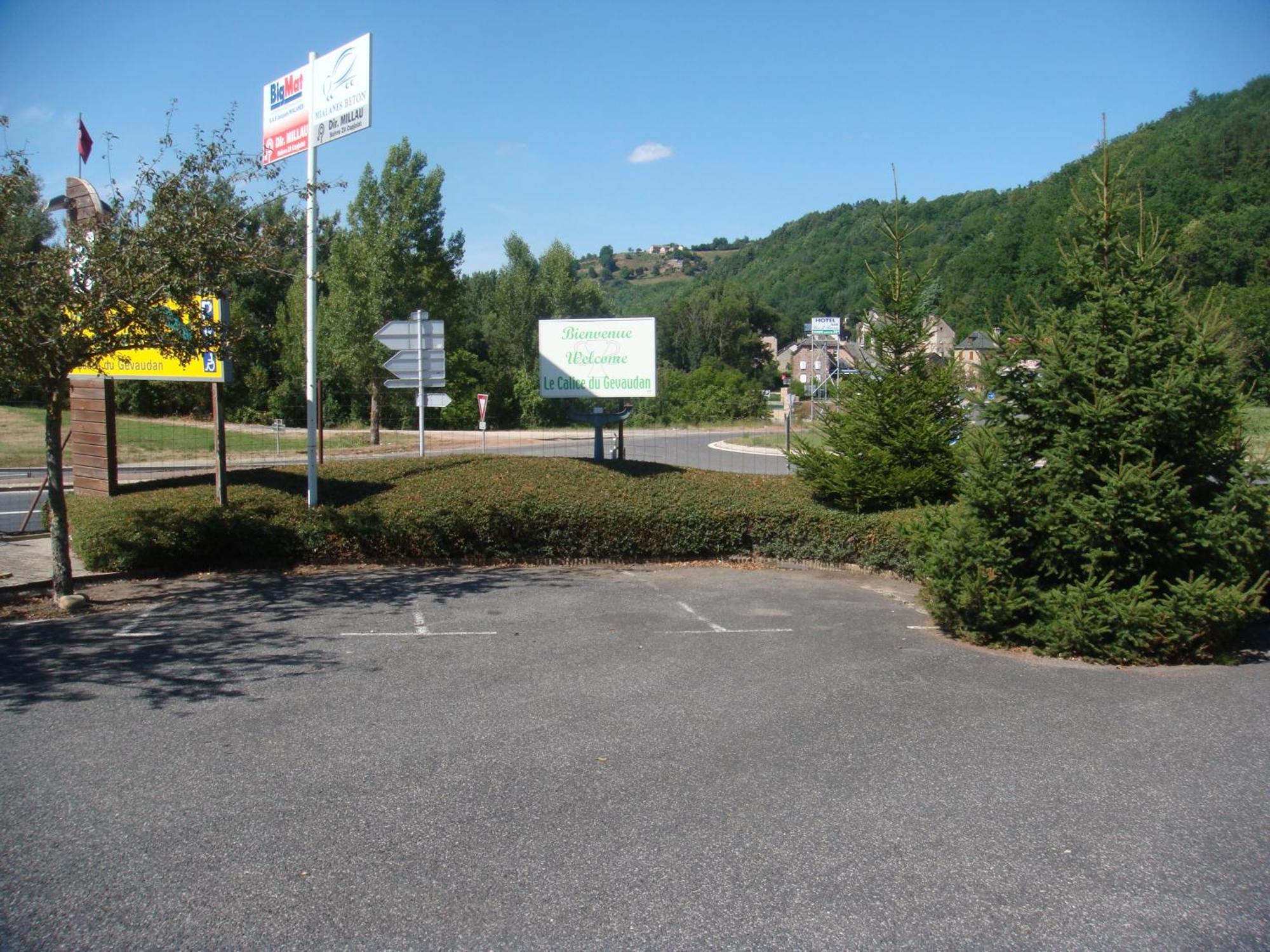 Hotel-Restaurant Le Calice Du Gevaudan - A75 Banassac Dış mekan fotoğraf