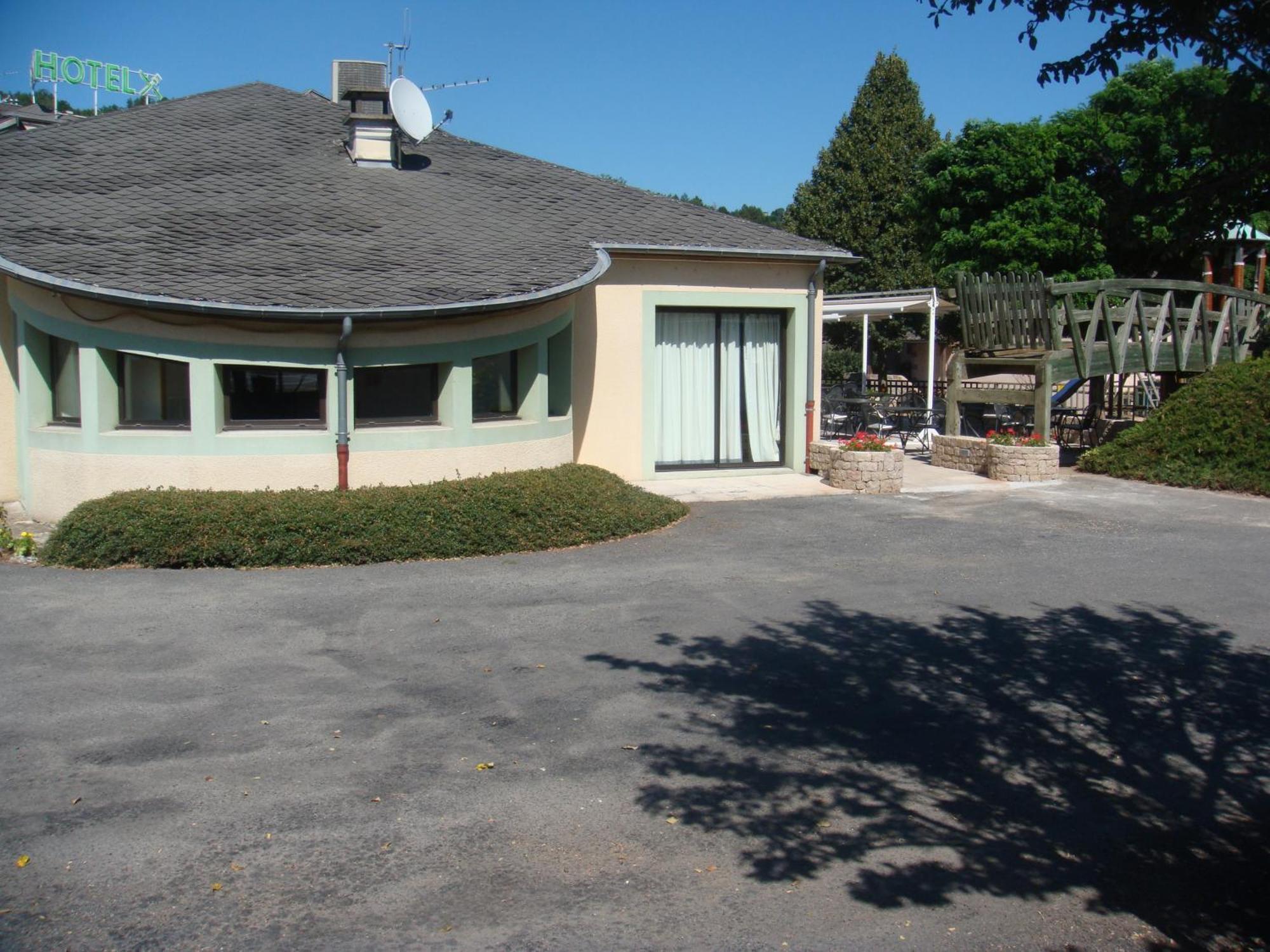 Hotel-Restaurant Le Calice Du Gevaudan - A75 Banassac Dış mekan fotoğraf