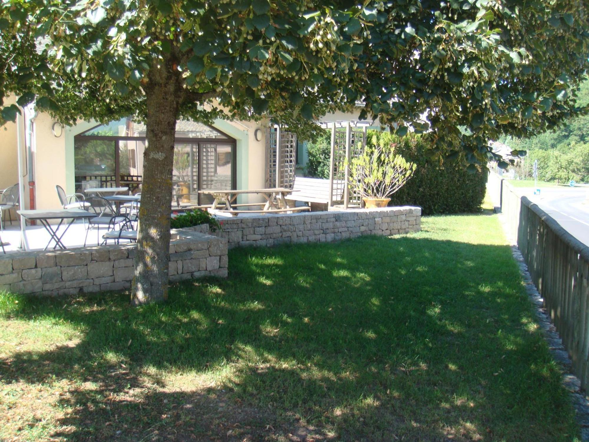 Hotel-Restaurant Le Calice Du Gevaudan - A75 Banassac Dış mekan fotoğraf