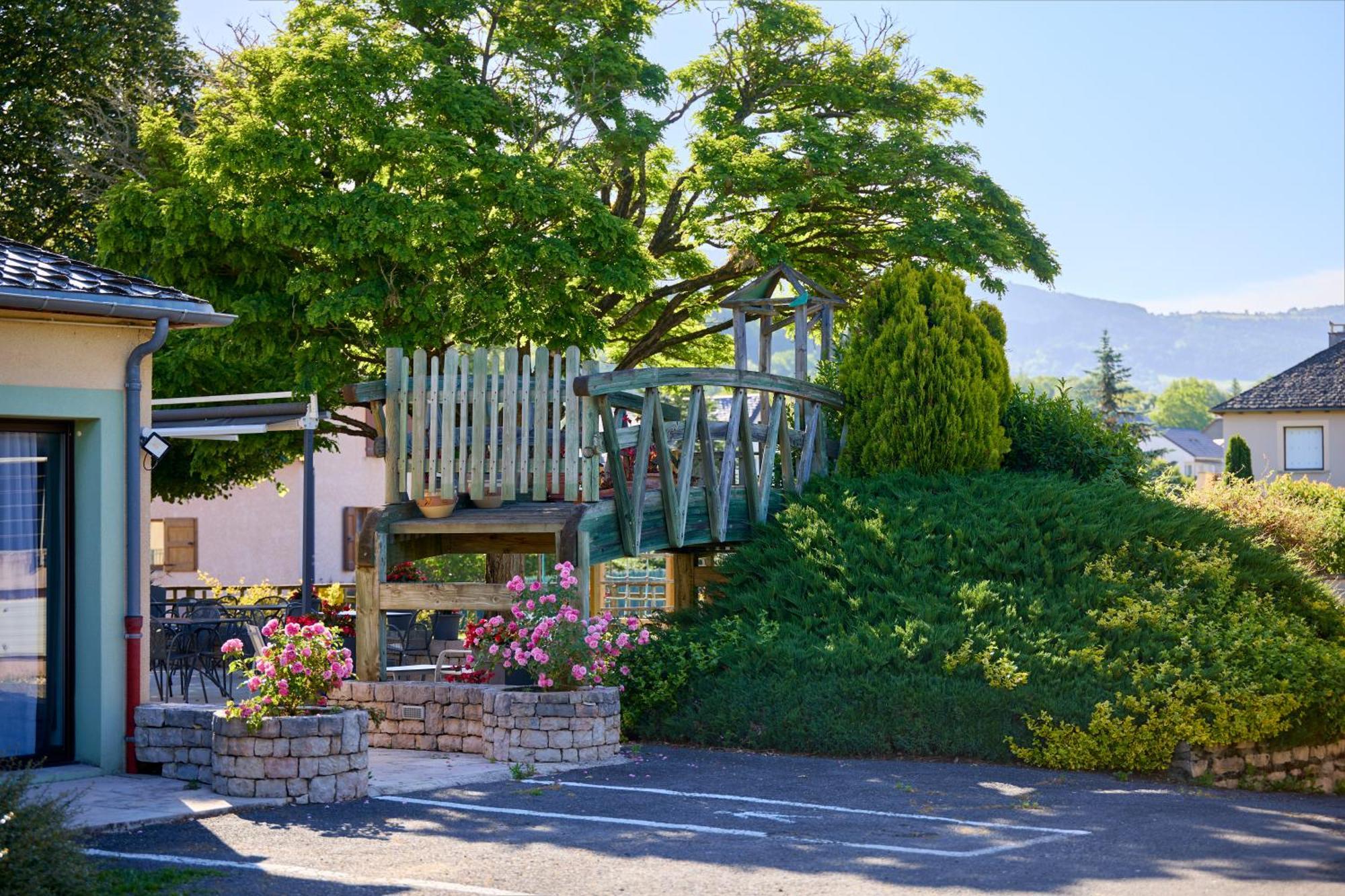 Hotel-Restaurant Le Calice Du Gevaudan - A75 Banassac Dış mekan fotoğraf