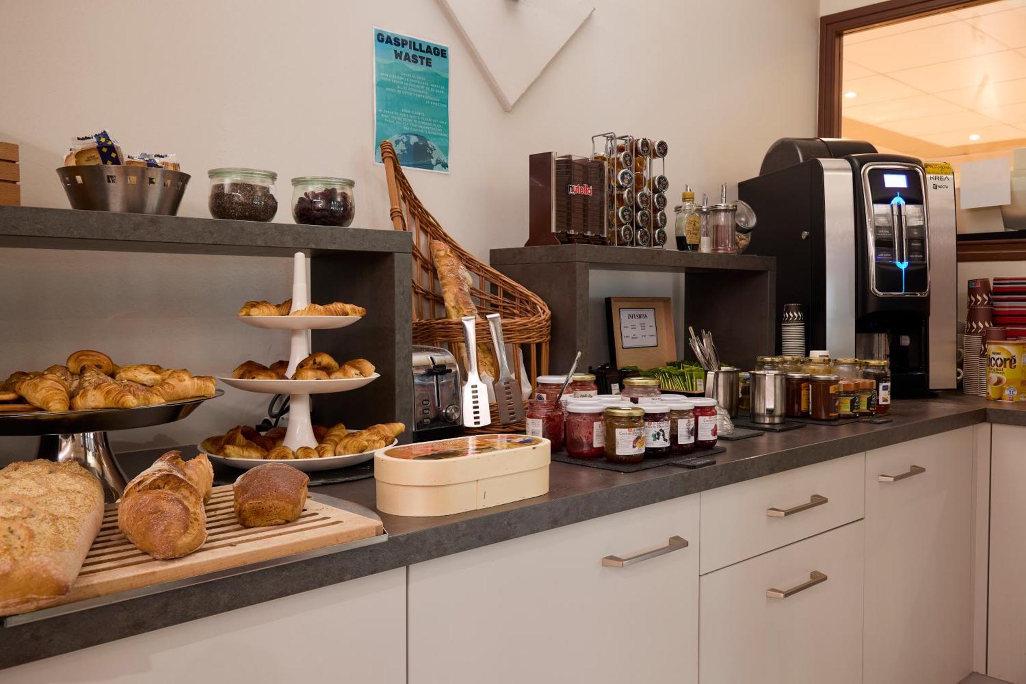 Hotel-Restaurant Le Calice Du Gevaudan - A75 Banassac Dış mekan fotoğraf
