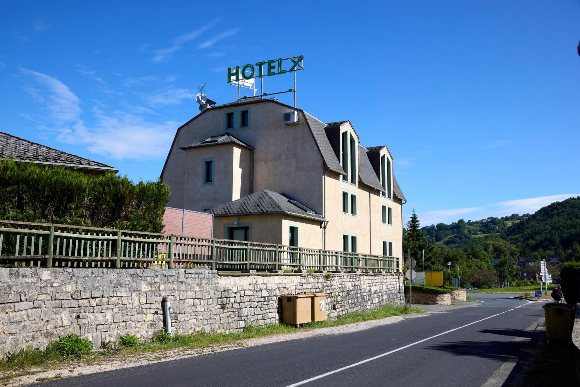 Hotel-Restaurant Le Calice Du Gevaudan - A75 Banassac Dış mekan fotoğraf