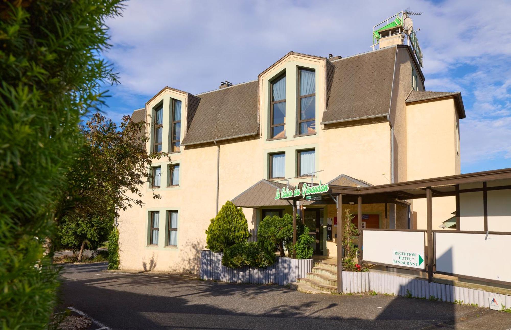 Hotel-Restaurant Le Calice Du Gevaudan - A75 Banassac Dış mekan fotoğraf
