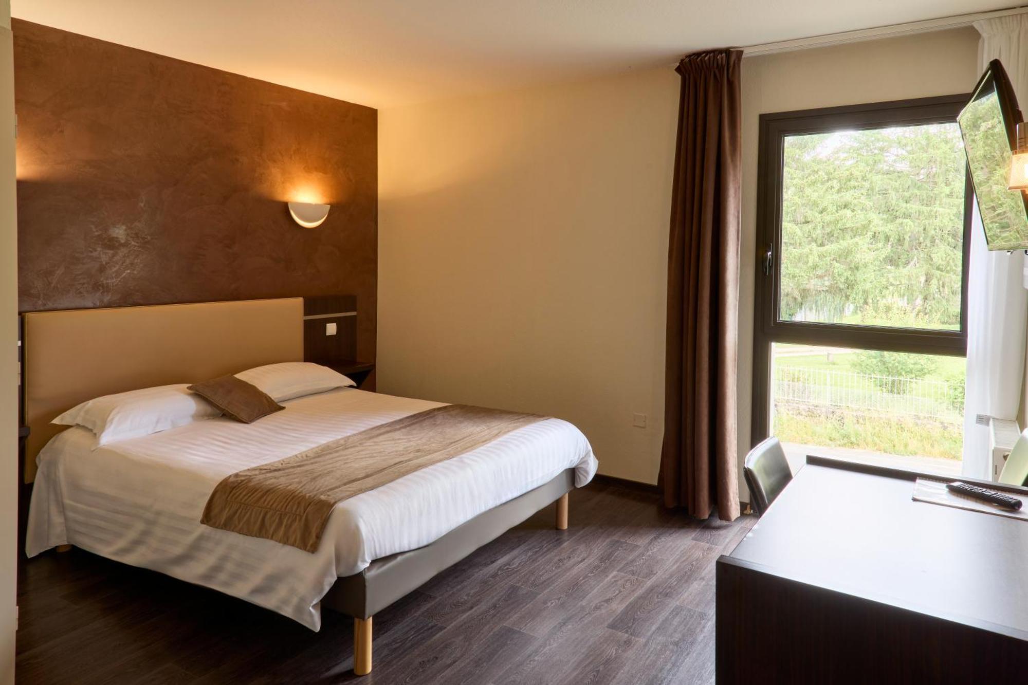 Hotel-Restaurant Le Calice Du Gevaudan - A75 Banassac Dış mekan fotoğraf