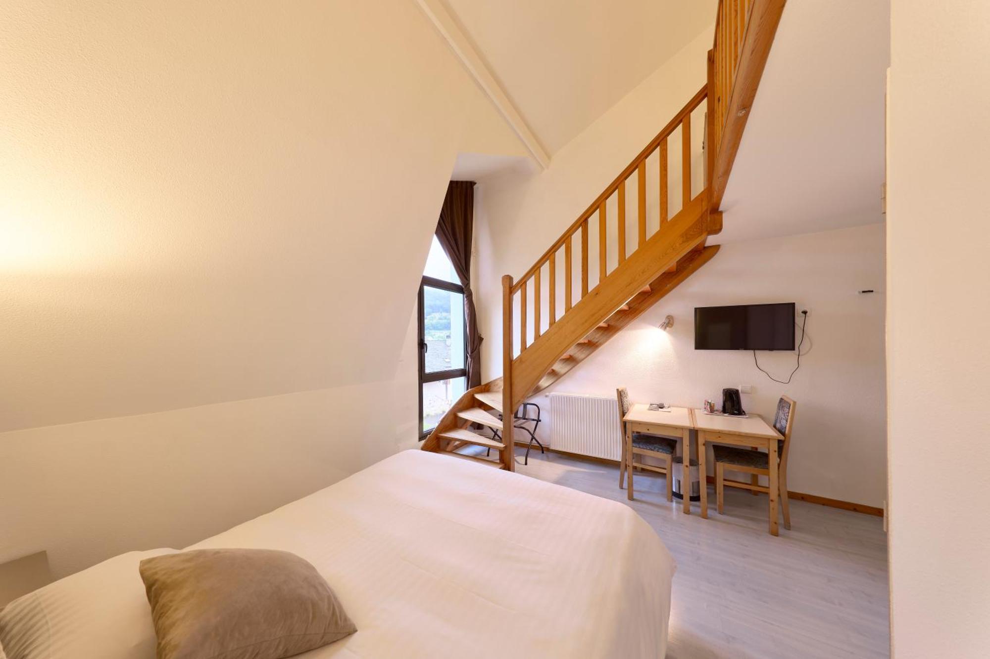 Hotel-Restaurant Le Calice Du Gevaudan - A75 Banassac Dış mekan fotoğraf