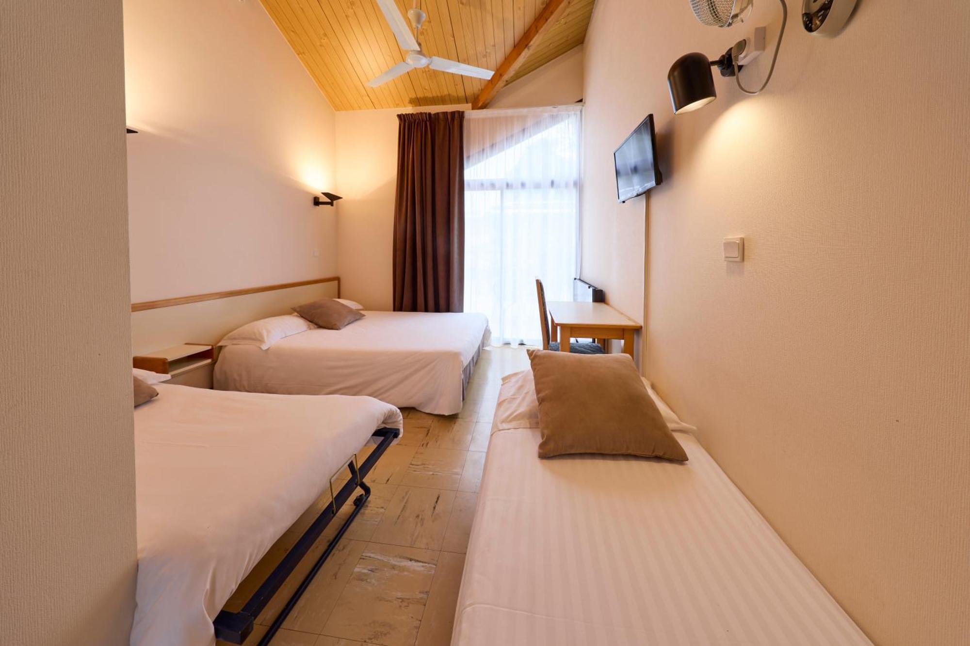 Hotel-Restaurant Le Calice Du Gevaudan - A75 Banassac Dış mekan fotoğraf